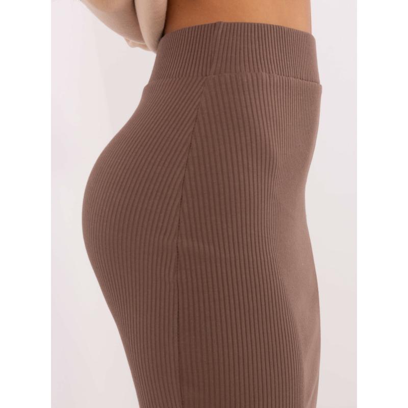 Hnědá pruhovaná základní sukně ke kolenům