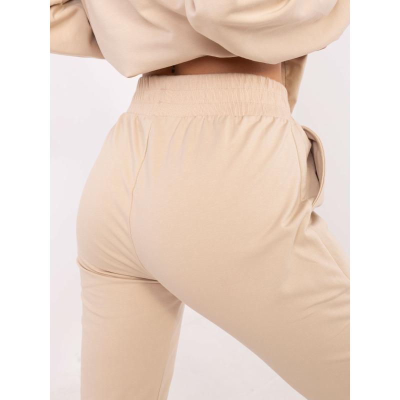 Bézs alap tréningruha túlméretezett pulóverrel