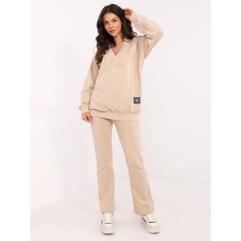 Bézs alap tréningruha túlméretezett pulóverrel
