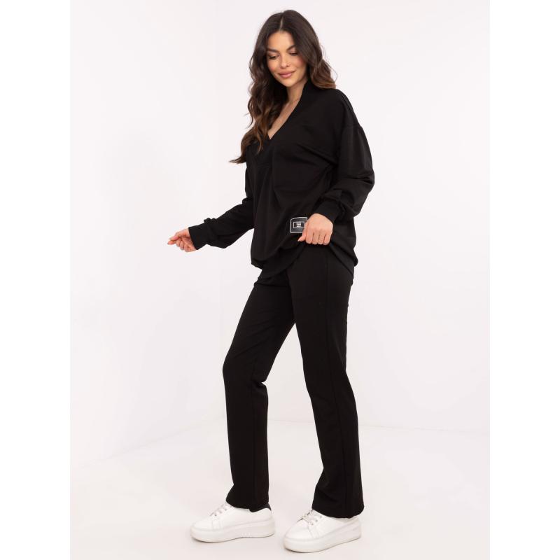 Černá základní mikinová souprava v jednobarevném provedení