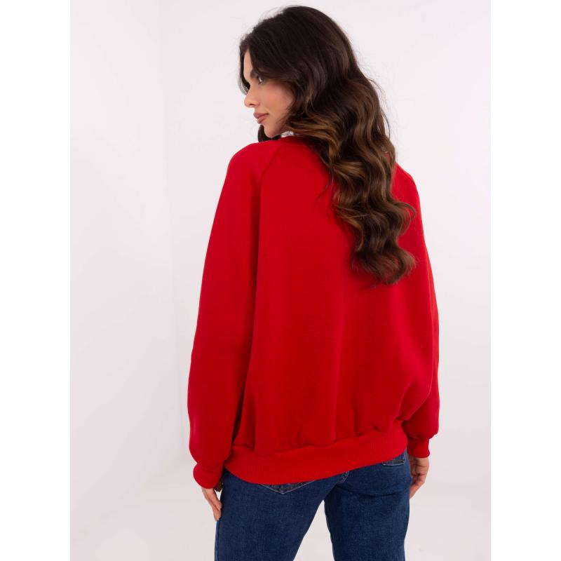 Piros kapucnis pulóver feliratos felirattal