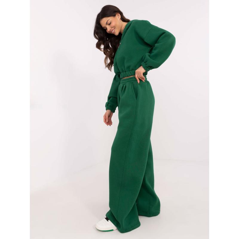 Sötétzöld alap pulóver széles lábakkal