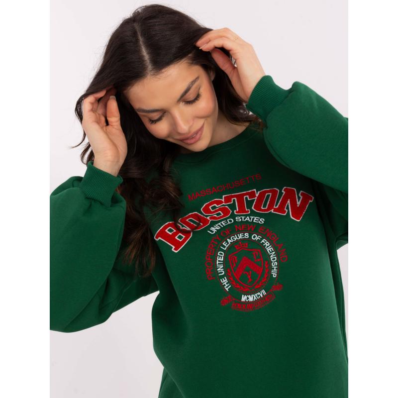 Sötétzöld kapucnis pulóver applikációkkal