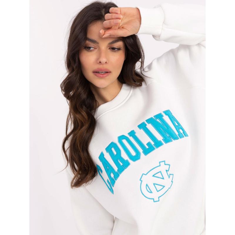 Ecru színű, szigetelt kapucnis pulóver kapucnival és hímzéssel