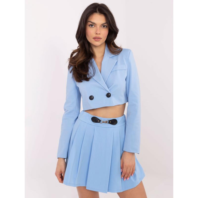 Világoskék, bővített szoknya és rövidnadrág