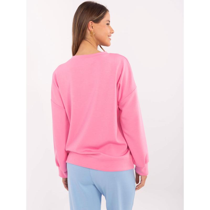 Rózsaszín pulóver szív alakú applikációval