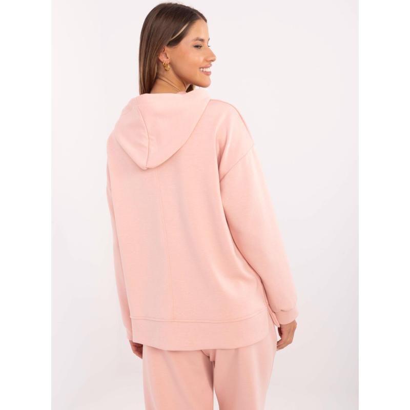 Barackszínű kapucnis pulóver brossokkal