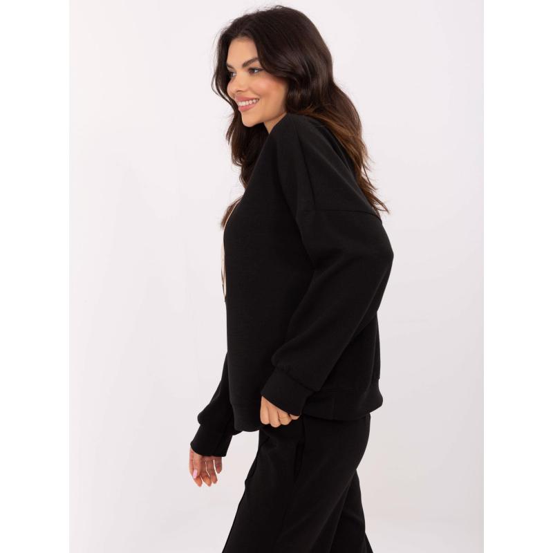 Fekete női kapucnis pulóver szív alakú applikációkkal