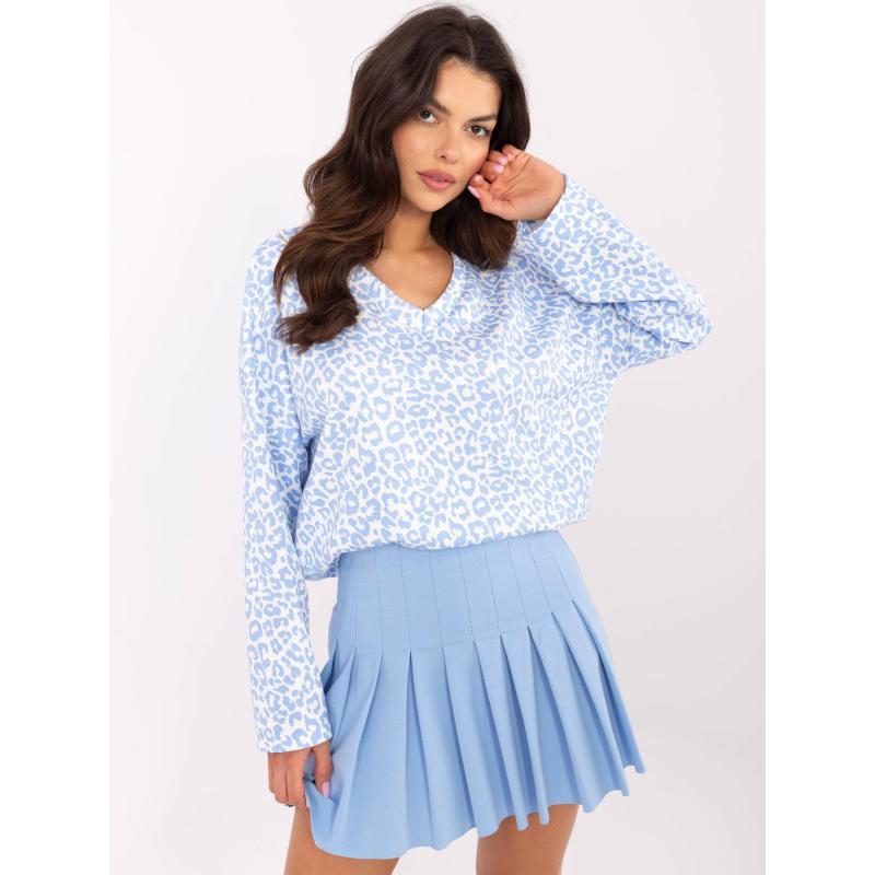 Modrobílá dámská halenka s výstřihem do pasu