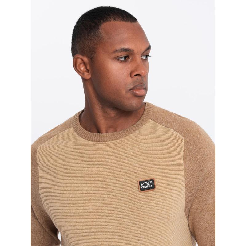 Kötött férfi RELAXED FIT pulóver mintákkal - tengerészkék V1 OM-SWSW-0111 OM-SWSW-0111