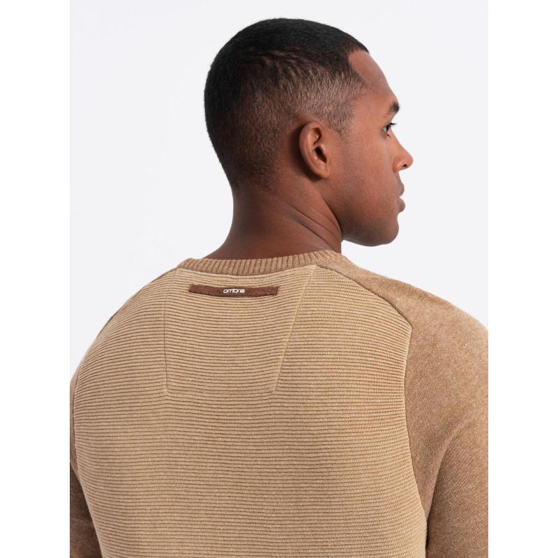 Kötött férfi RELAXED FIT pulóver mintákkal - tengerészkék V1 OM-SWSW-0111 OM-SWSW-0111