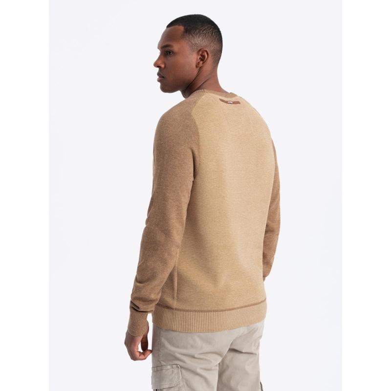 Kötött férfi RELAXED FIT pulóver mintákkal - tengerészkék V1 OM-SWSW-0111 OM-SWSW-0111