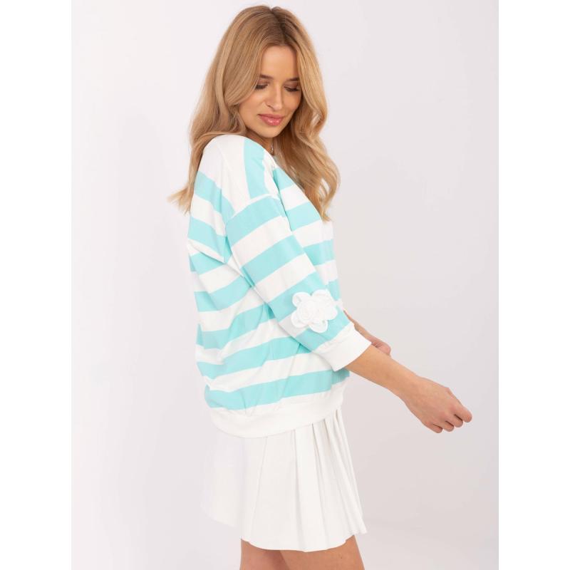 Mentolová a ecru halenka s květy na rukávech