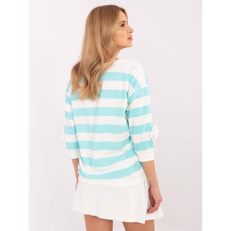 Mentolová a ecru halenka s květy na rukávech