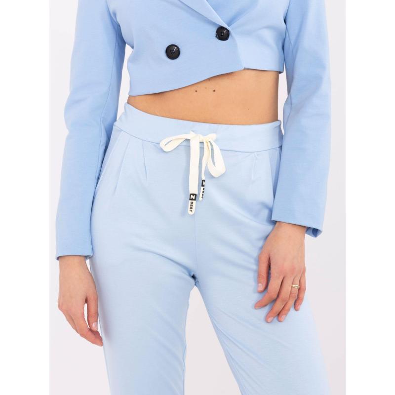 Világoskék tréningnadrág lakkozással