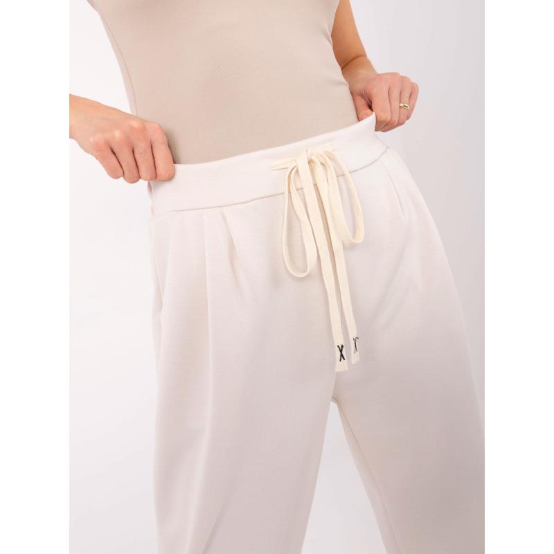 Béžové tepláky ze směsi viskózy