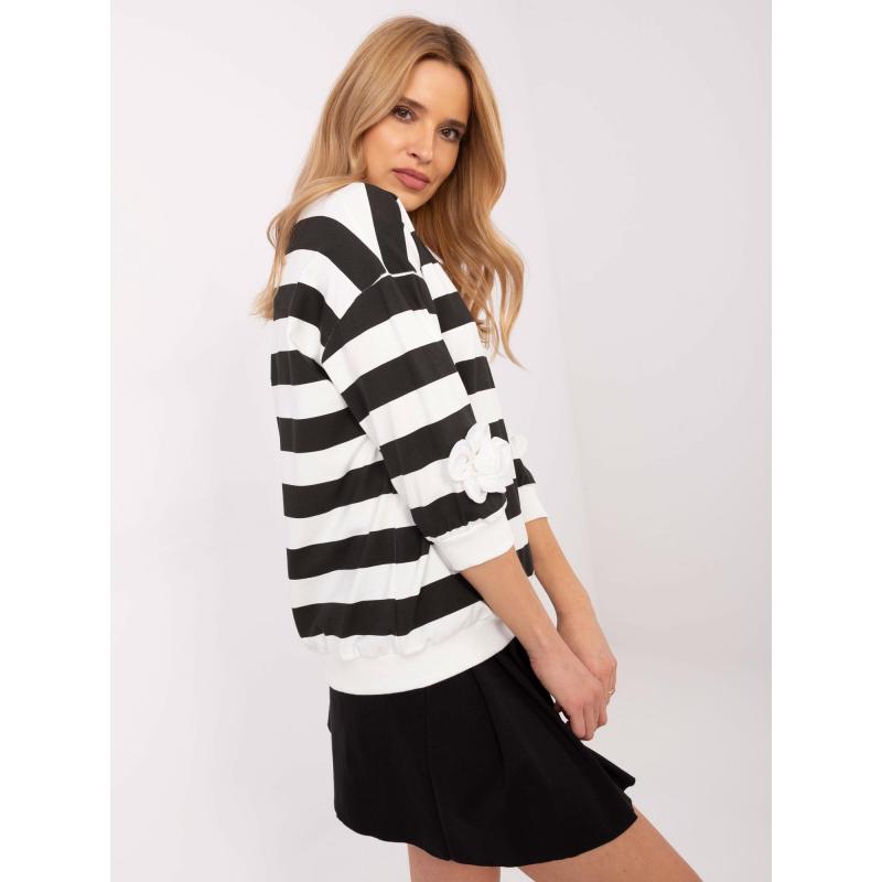 Fekete és piros színű, kerek nyakú blúz