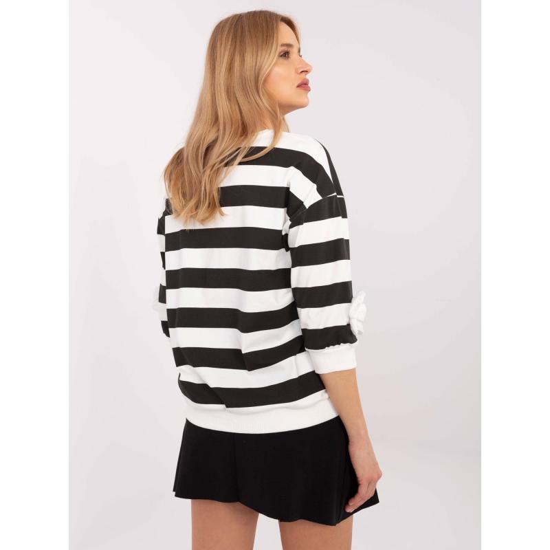 Fekete és piros színű, kerek nyakú blúz