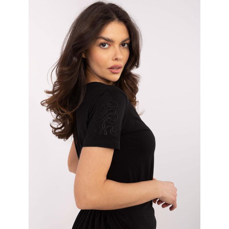 Černé dámské tričko ve fitted střihu