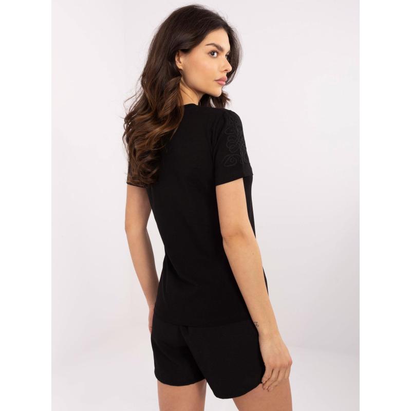 Černé dámské tričko ve fitted střihu