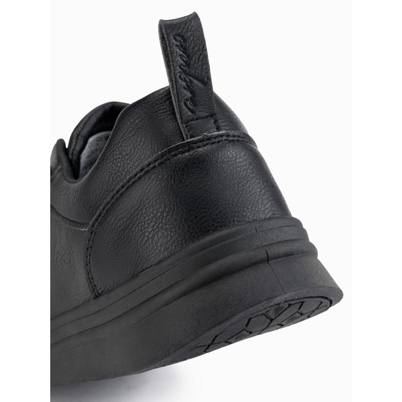 Férfi egyszínű sportcipő varrott díszítéssel – fekete V4 OM-FOCS-0159