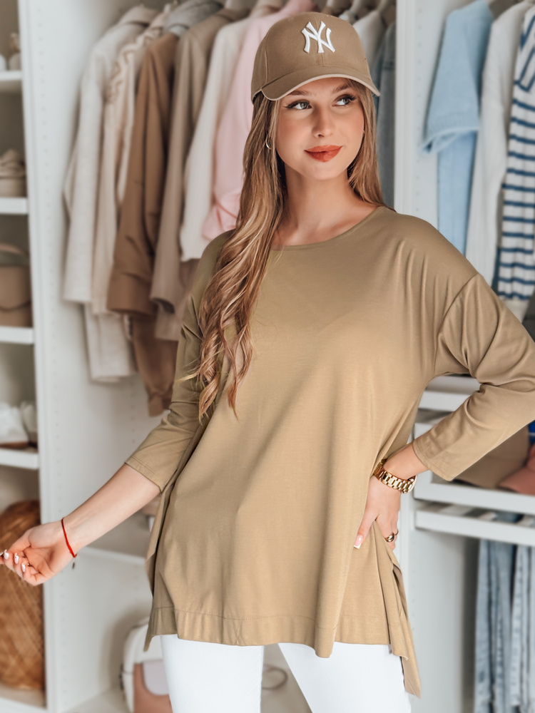 Női oversize blúz hosszú ujjal és medállal, karamell