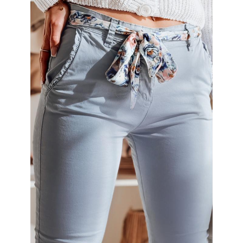 Női chino nadrág övvel ROSSALI világoskék