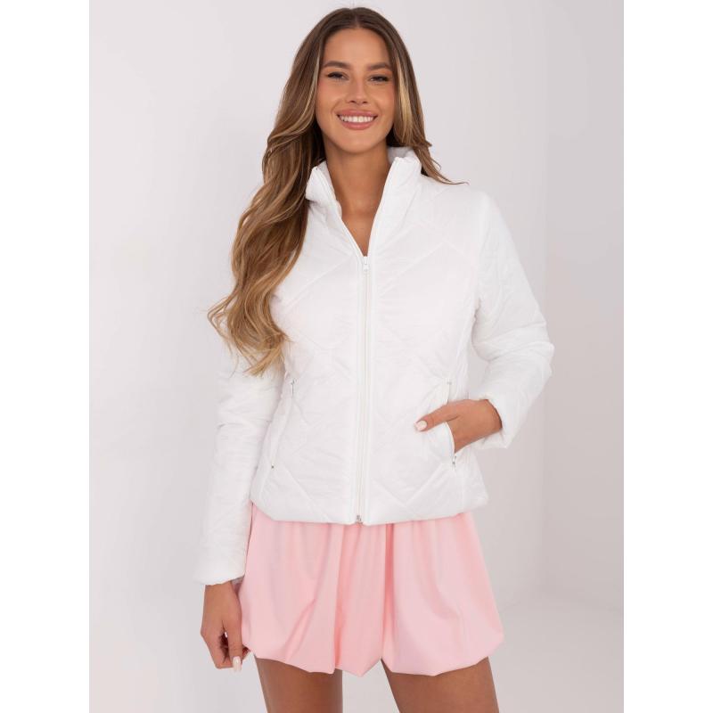 Bílá prošívaná dámská bunda s kapsami