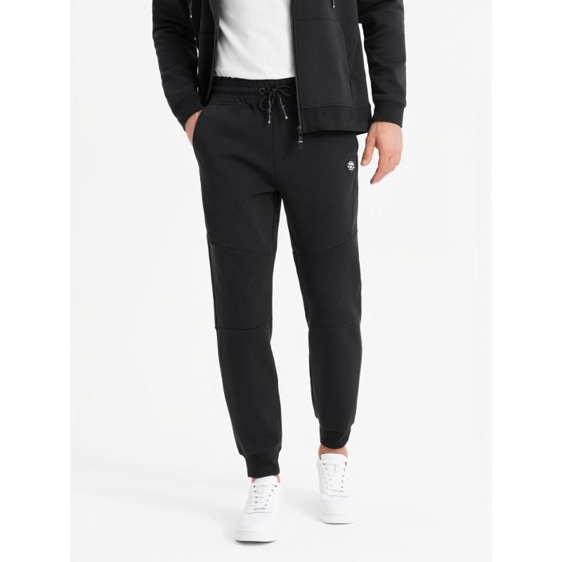 Pánské tepláky s žebrovanými manžetami a ozdobným zipem - černé V3 OM-PASK-0226