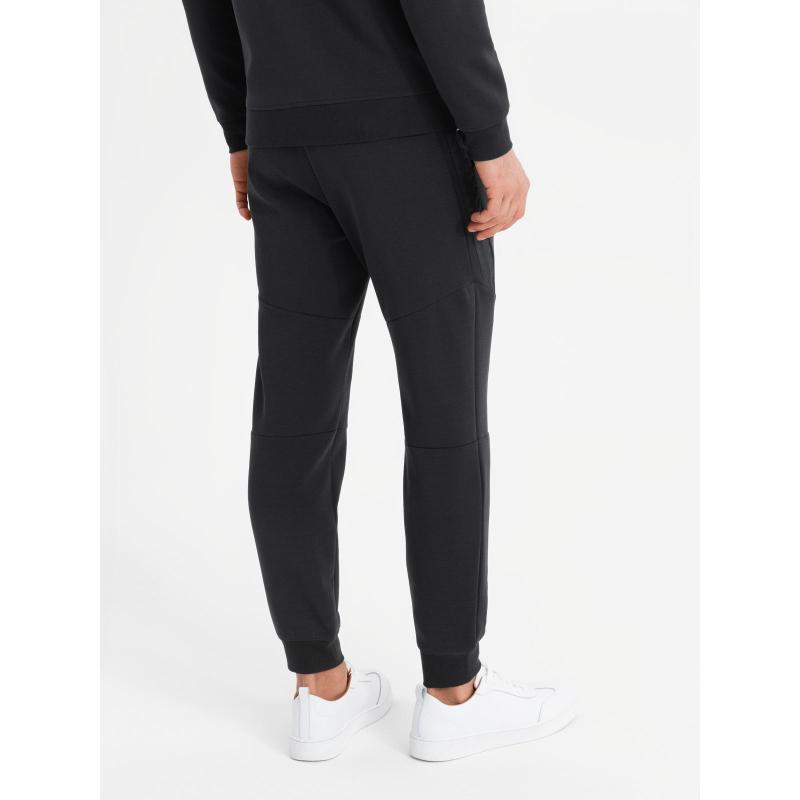 Pánské tepláky s žebrovanými manžetami a ozdobným zipem - černé V3 OM-PASK-0226