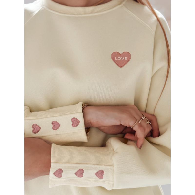 Női oversize pulóver LOVELISA szívekkel, vajszínű