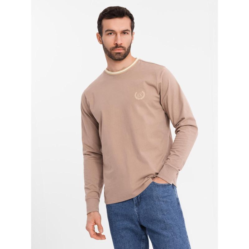 Pánské bavlněné tričko s dlouhým rukávem, pruhovaným výstřihem do U a výšivkou – hnědé V6 OM-LSCL-0128