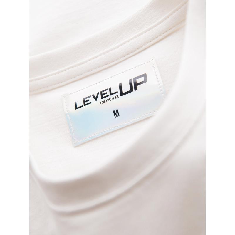 Pánske bavlnené tričko s dlhým rukávom, výstrihom do U, lemovaním a potlačou na hrudi – biela V3 OM-LSCL-0127