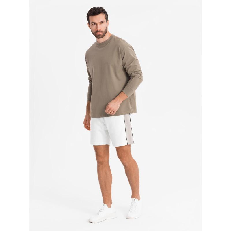 Férfi rövid pulóver nadrág széles csíkokkal - tört fehér V1 OM-SRSK-0182