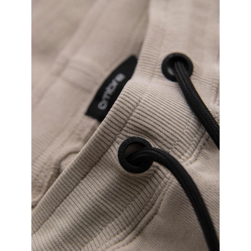 Férfi rövid pulóver nadrág széles csíkokkal - bézs V2 OM-SRSK-0182