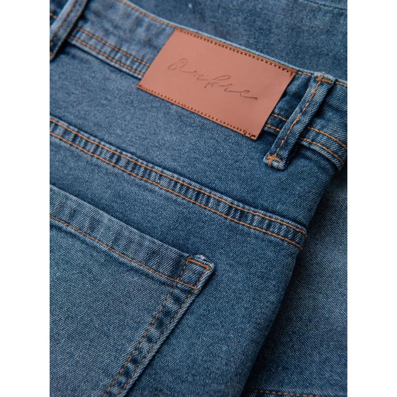 Pánské krátké džínové kraťasy s odřeninami a ohrnutými nohavicemi – modré V2 OM-SRDS-0186