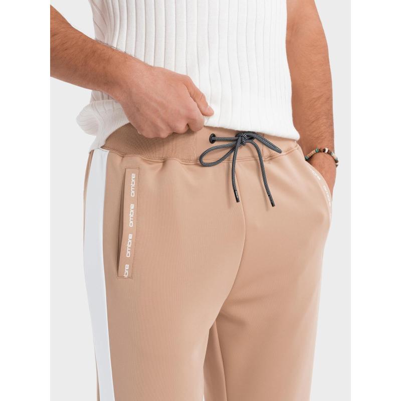 Férfi melegítőnadrág bordás szegélyű és díszes cipzárral - homok V6 OM-PASK-0226