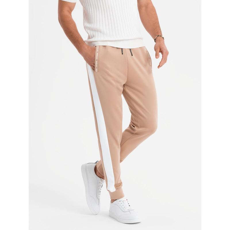 Férfi melegítőnadrág bordás szegélyű és díszes cipzárral - homok V6 OM-PASK-0226