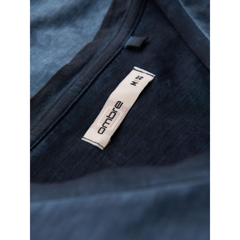 Pánské bavlněné tričko s výstřihem do V a efektem praní - tmavě modré V7 OM-TSWT-0242