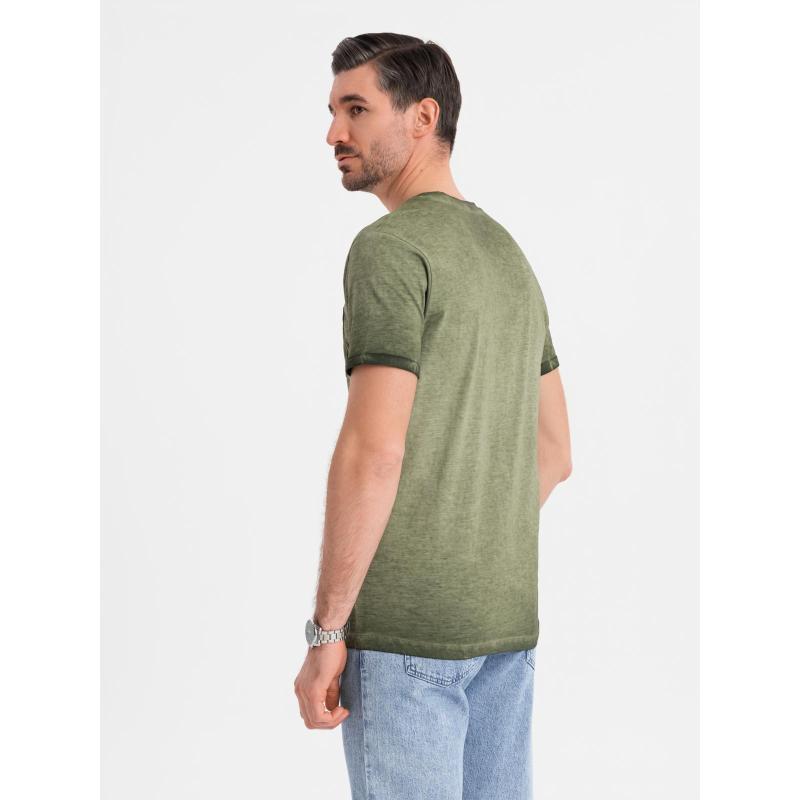 Pánské bavlněné tričko s výstřihem do V a efektem praní – olivové V9 OM-TSWT-0242