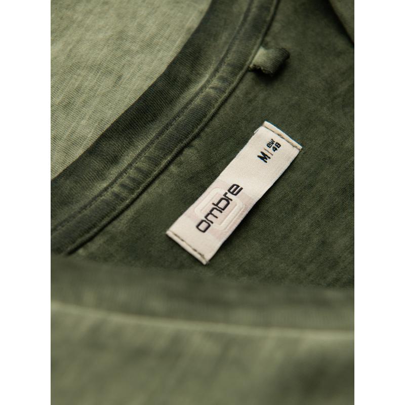 Pánské bavlněné tričko s výstřihem do V a efektem praní – olivové V9 OM-TSWT-0242