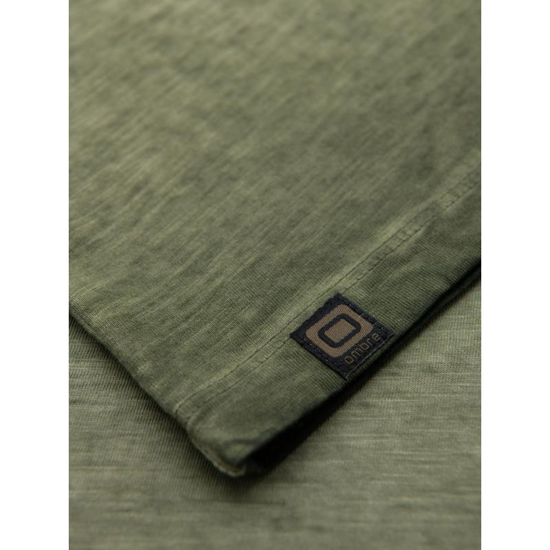 Pánské bavlněné tričko s výstřihem do V a efektem praní – olivové V9 OM-TSWT-0242