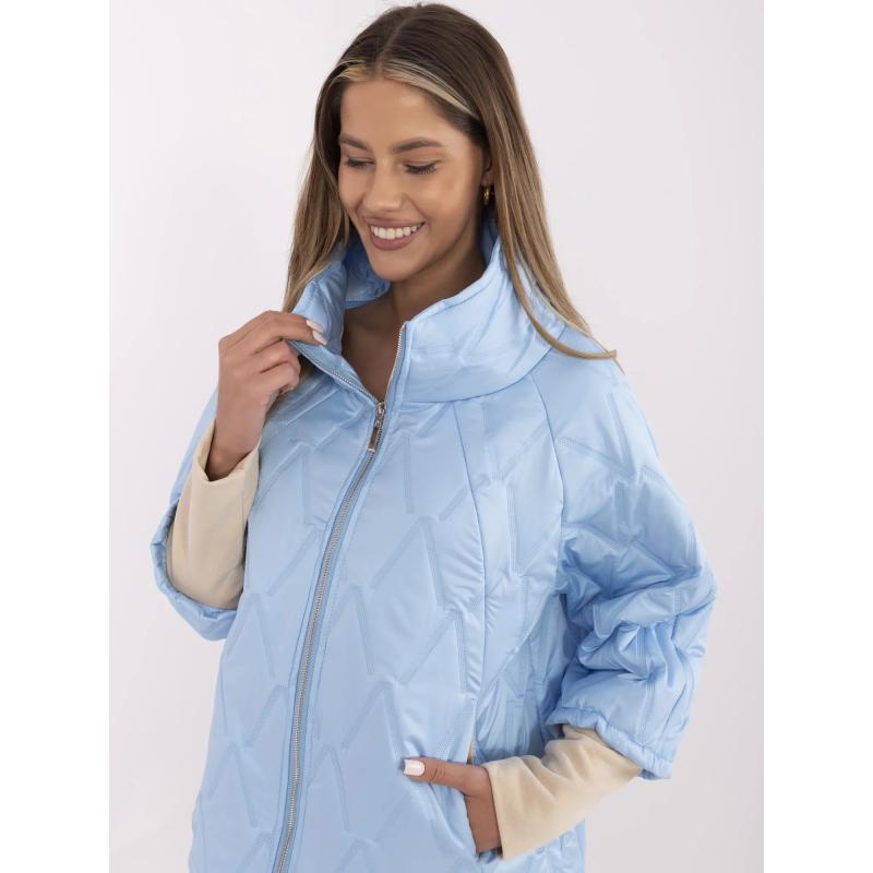 Svetlo modrý prešívaný kabát s dlhými manžetami