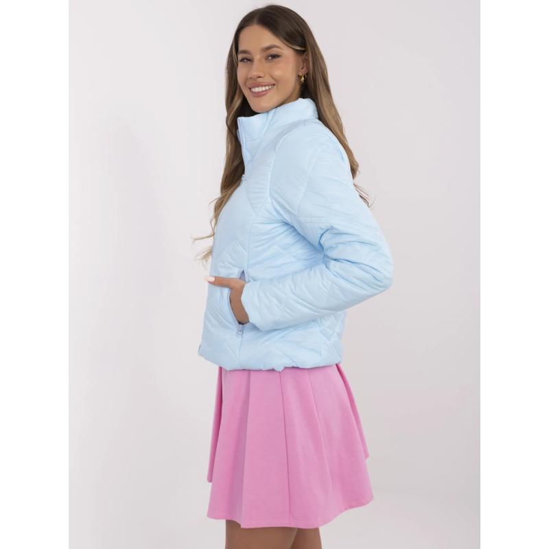 Világoskék steppelt kabát cipzárral