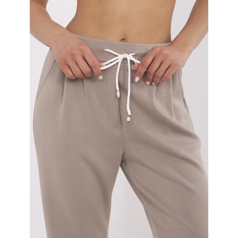 Sötétbézs alap nadrág zsinórral