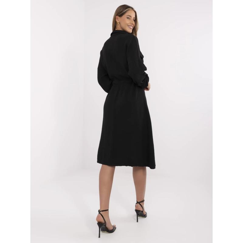 Čierne mušelínové šaty so stiahnutím v páse