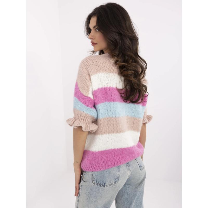 Světle fialový svetr s copánky a dlouhými rukávy