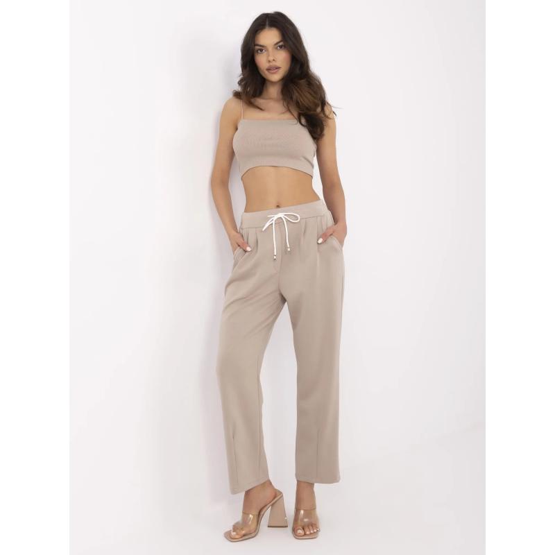 Bézs nadrág egyenes szárral