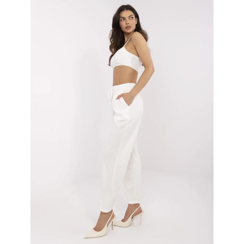 Ecru alap nadrág redőkkel