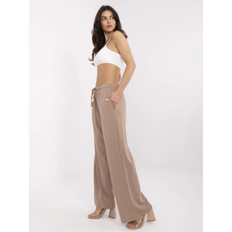 Sötét bézs alap nadrág egyenes szárral